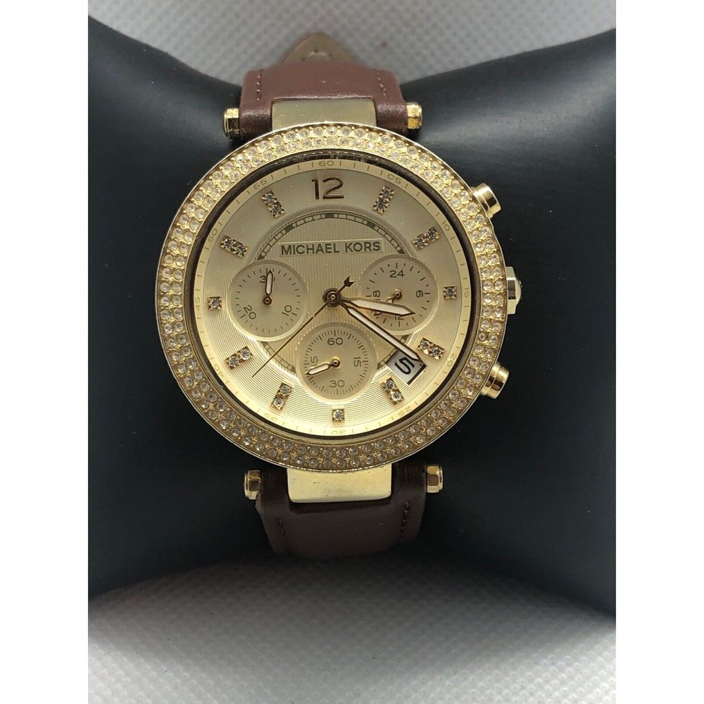 Michael Kors MK5688 Women's Leather Analog Gold Dial Quartz Wrist Watch BP538